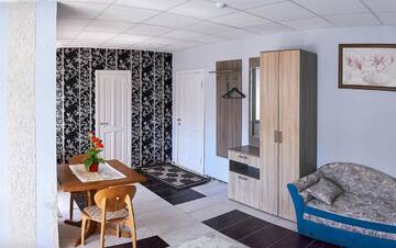 Фото номера Семейный номер с ванной комнатой и балконом Апартаменты Apartments on Voykova г. Полоцк 7